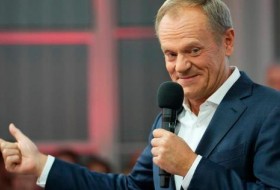 波兰选举:反对党领导人唐纳德·图斯克宣布胜利，执政党似乎没有达到目标 
